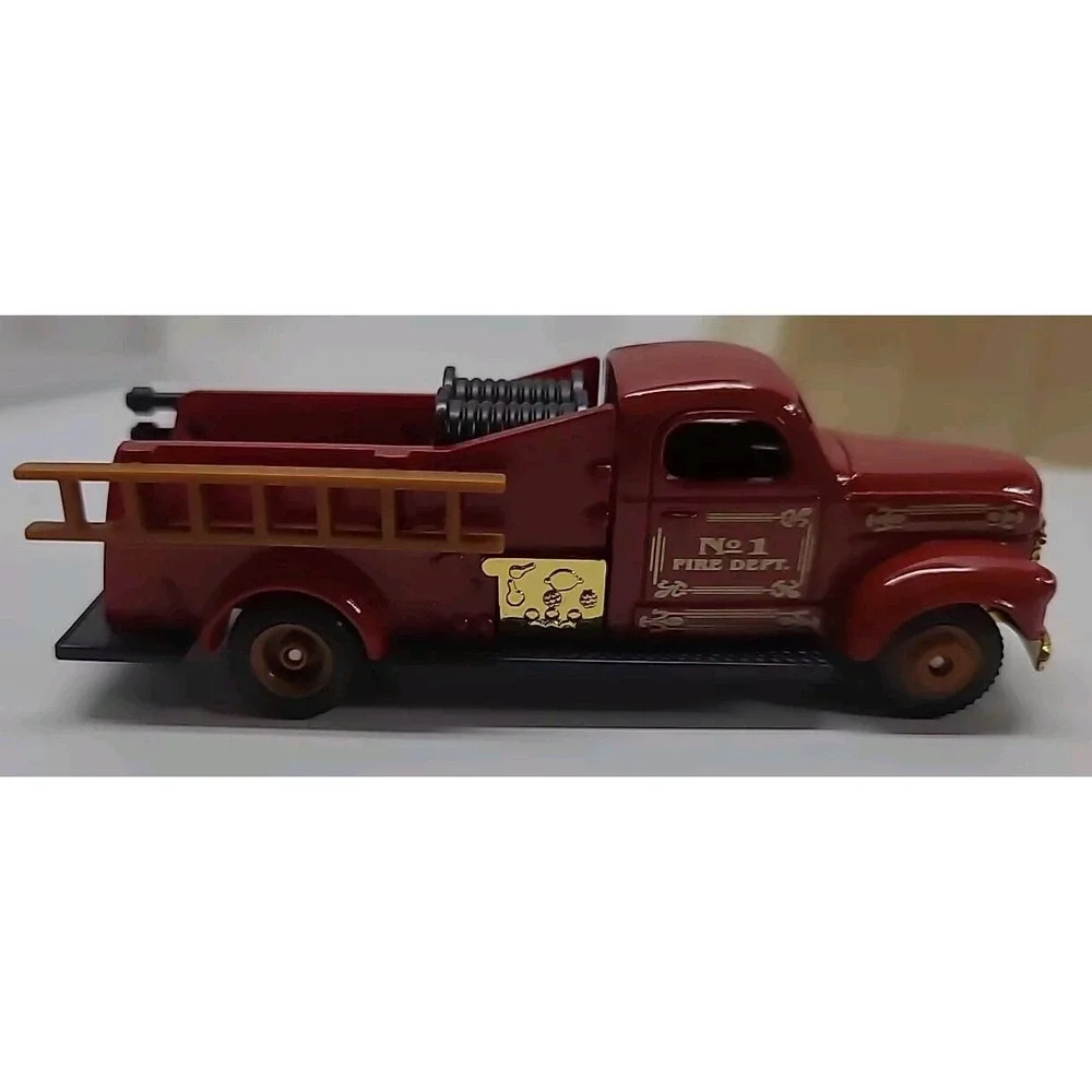 Small model cars fire engine Readers Digest‎